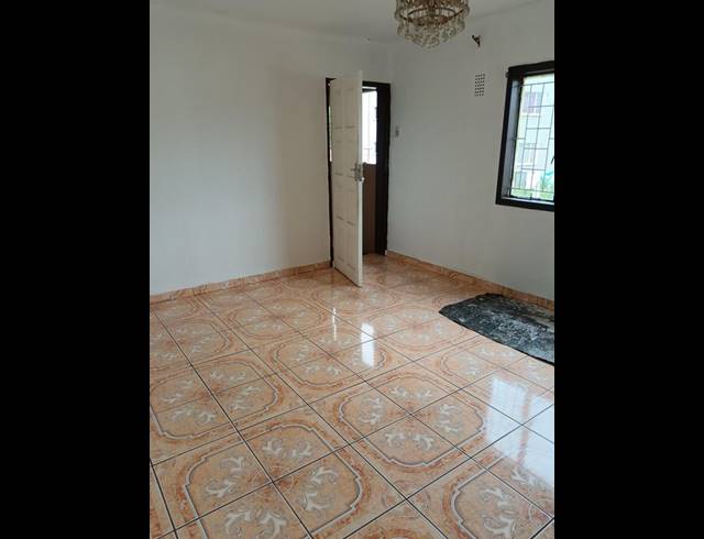 2 BEDROOM PROPERTY TO RENT IN NEWLANDS WEST